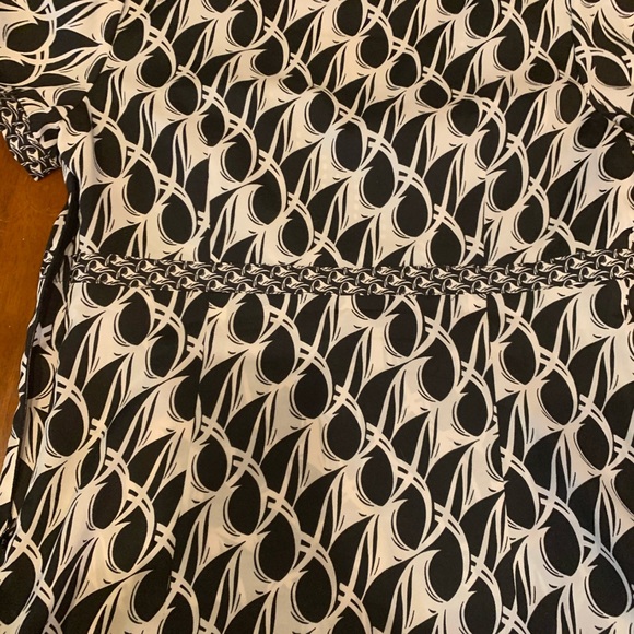 LOFT Black Pattern Blouse Size 6 - Picture 2 of 2